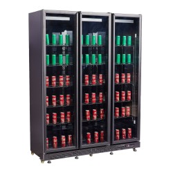 Armoire à boissons totalement noire avec 3 portes battantes