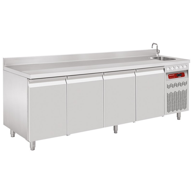 Desserte réfrigérée 4 portes avec dosseret et évier 550 L positive Desserte réfrigérée 4 portes avec dosseret et évier 550 L positive